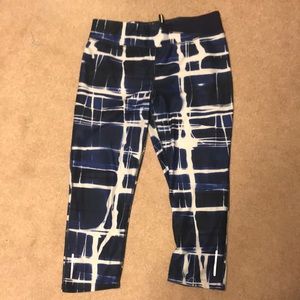 Nike dri fit Capri work out pants!